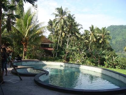 リハット・サワ・ホームステイ プール建設中です! Open soon! Swimming Pool at Lihat Sawah_a0120328_12331026.jpg