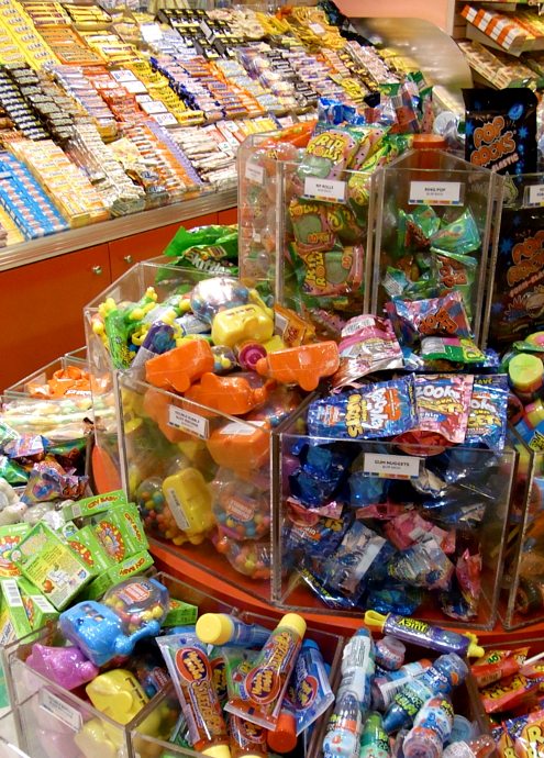 バレンタイン前のNYにあるお菓子の国、ディランズ・キャンディー・バー（Dylan\'s Candy Bar）_b0007805_22224123.jpg