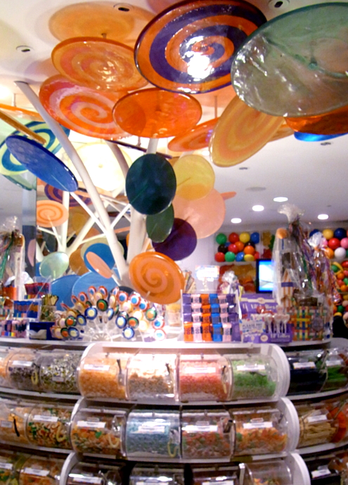 バレンタイン前のNYにあるお菓子の国、ディランズ・キャンディー・バー（Dylan\'s Candy Bar）_b0007805_2323106.jpg