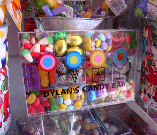 バレンタイン前のNYにあるお菓子の国、ディランズ・キャンディー・バー（Dylan\'s Candy Bar）_b0007805_2349951.jpg
