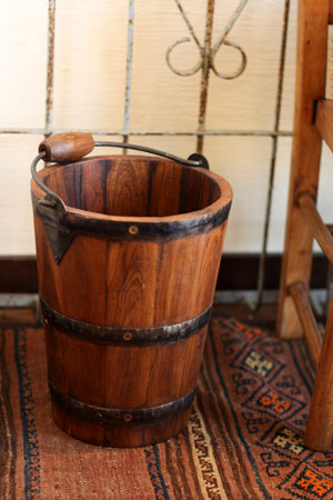 木桶　バケツ　手持ち付き　非常に古い　ヨーロッパの物 木桶バケツ手持ち付き非常に古いヨーロッパの物