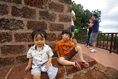 マラッカ紀行(その13) 部屋にいられない子供たち_a0186568_2218343.jpg