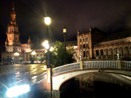 雨上がりの夜、誰もいないの歴史的宮殿で。・・・La Plaza de España de Sevilla 02_b0032617_19402324.jpg