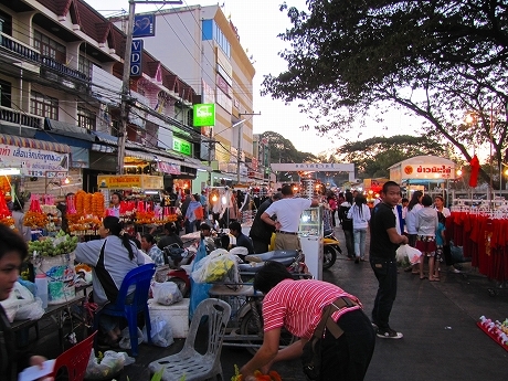 タイ側の国境の町「ムクダハン」の様子_b0051109_13302222.jpg