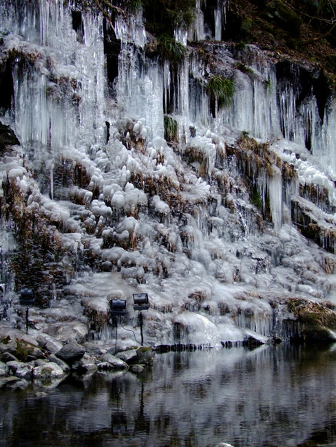 「三十槌の氷柱(みそつちのつらら) 凍った滝、つららを見てきました!」_a0000029_0585859.jpg