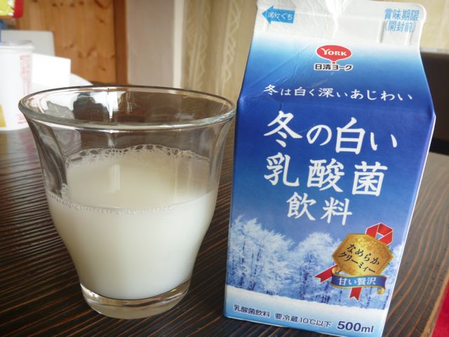 York 冬の白い乳酸菌飲料_b0054727_21543090.jpg