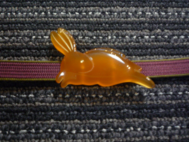 兎の小物入荷しています・帯留めのご紹介。_f0181251_20404695.jpg