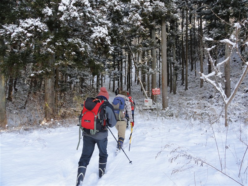 柴田の連山にて新年会登山…_a0127015_18544170.jpg