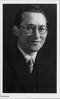 13人魔術評議会と人形芝居 2 Leo Zagami_c0139575_1945311.jpg