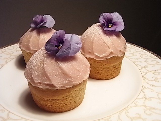 ヴァイオレットのカップケーキ_b0145846_22313140.jpg