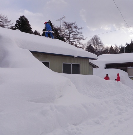 屋根の雪下ろし　１_a0138198_13373456.jpg