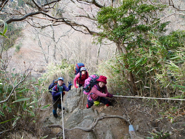 急登の錫杖ケ岳(676M)に登る　　_d0170615_1123629.jpg