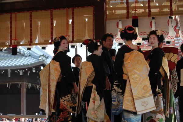 節分祭・・・八坂神社の豆まき_d0072318_17215086.jpg