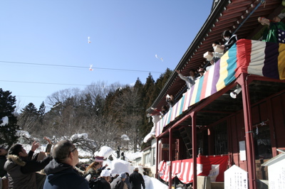 成田山水上寺にて節分会_e0009049_20182098.jpg