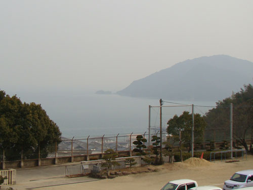 ポニョの町、鞆中学校_a0047200_2253382.jpg