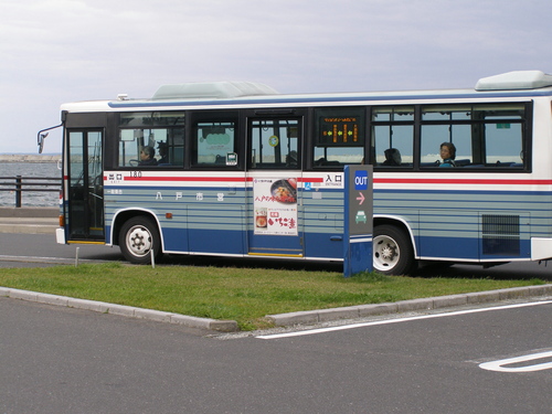 ４歳に八戸市営バス運転させれば事故になる_b0183351_8261219.jpg