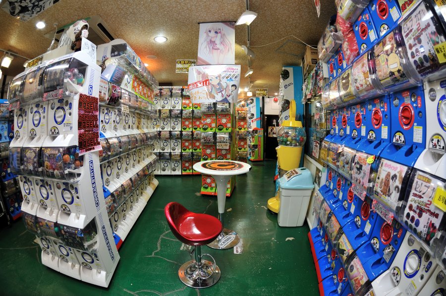 AT-X 107 DX Fish Eye 10-17mm を持ってガチャポン専門店へ_f0205834_23353560.jpg