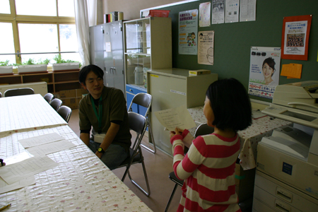 おとどけアート２０１０第4弾　札幌市立旭小学校×片岡翔　開催！！_a0062127_1101332.jpg