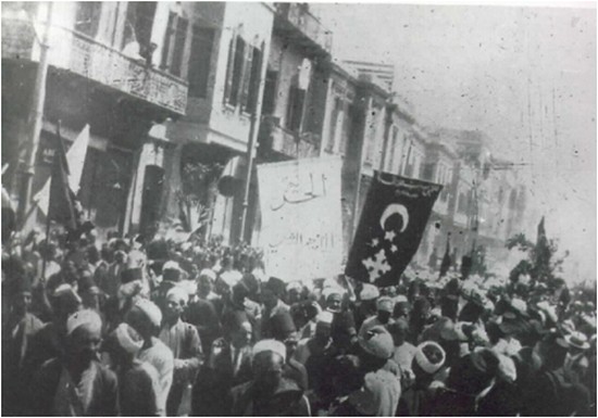 ▼[エジプト革命] 日曜にタハリール広場で起きたことは1919年の再来だった_d0017381_721258.jpg