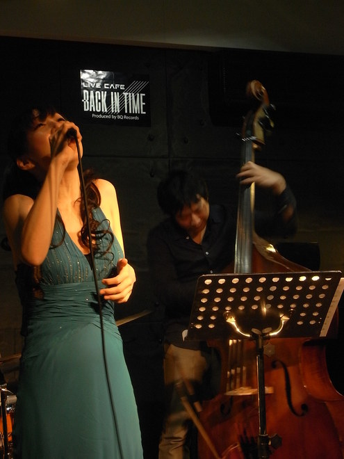 新宿あうん~明けて本日学芸大学のアジアンカフェ初出演です。_f0178313_162222.jpg