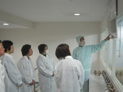 ちこり村スタッフの工場見学_d0063218_1129373.jpg