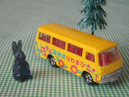 ひまわり幼稚園のバスのミニカー : Der Liebling ～蚤の市フリークの