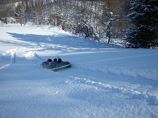 尻すべり(2回目！)　下川町幼児センター森のあそび_b0196837_13403348.jpg