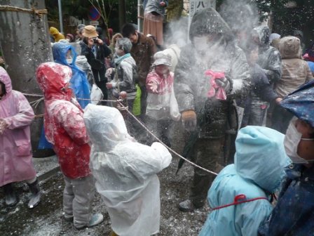 鬼ｖｓ天狗　1000年越しの戦い　～豊橋鬼祭り～_b0041442_2122375.jpg