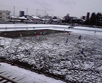 雪でもサッカー再び_e0227942_14275954.jpg