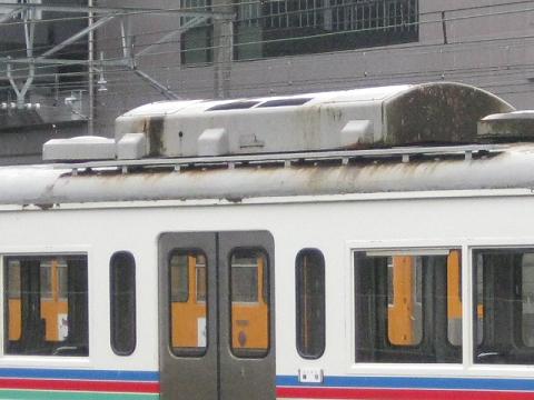 近江鉄道モハ２２０形に見るディテール（ランボード編） : 赤い電車は白い線