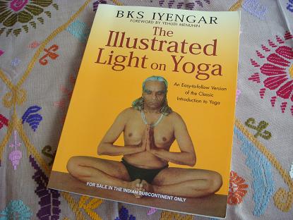 アイアンガー師の「The Illustrated Light on Yoga」を読んでます。_a0120328_10225875.jpg