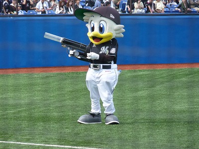 マーくん、一羽の苦労_b0166128_928586.jpg