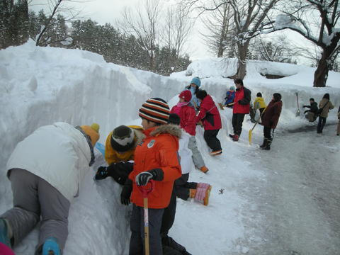 かまくら２日目（2/12)_e0206679_1664118.jpg