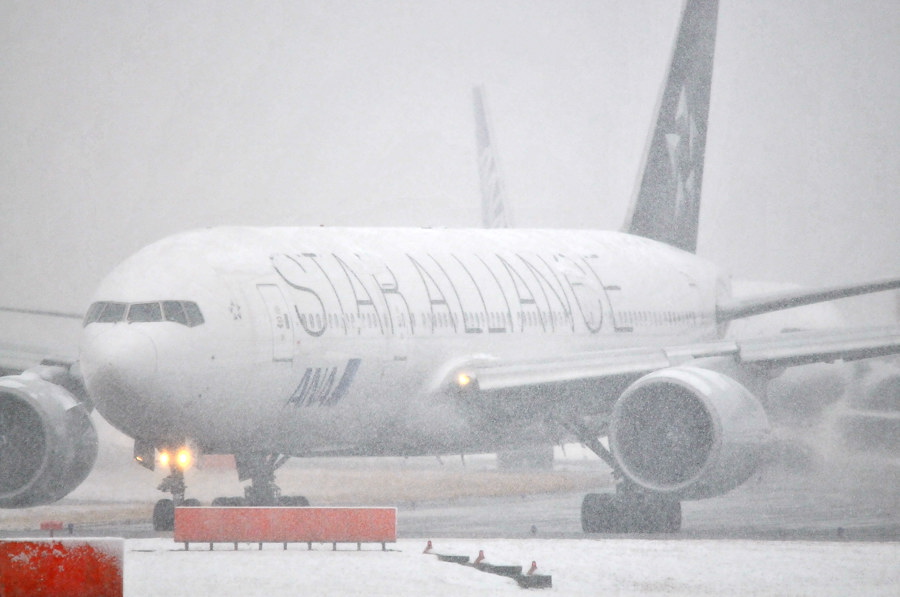 2011 02 11 雪の日の伊丹空港_a0143491_23341425.jpg