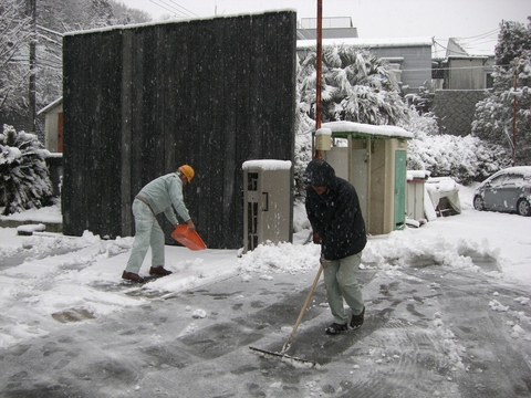 久しぶりの雪かき。_f0073301_16482563.jpg