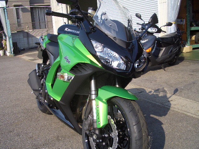 Ninja1000 試乗車アリマス。_a0169121_1344244.jpg