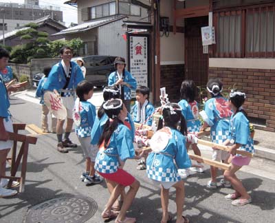 小さな町の夏祭り_f0097528_2194946.jpg