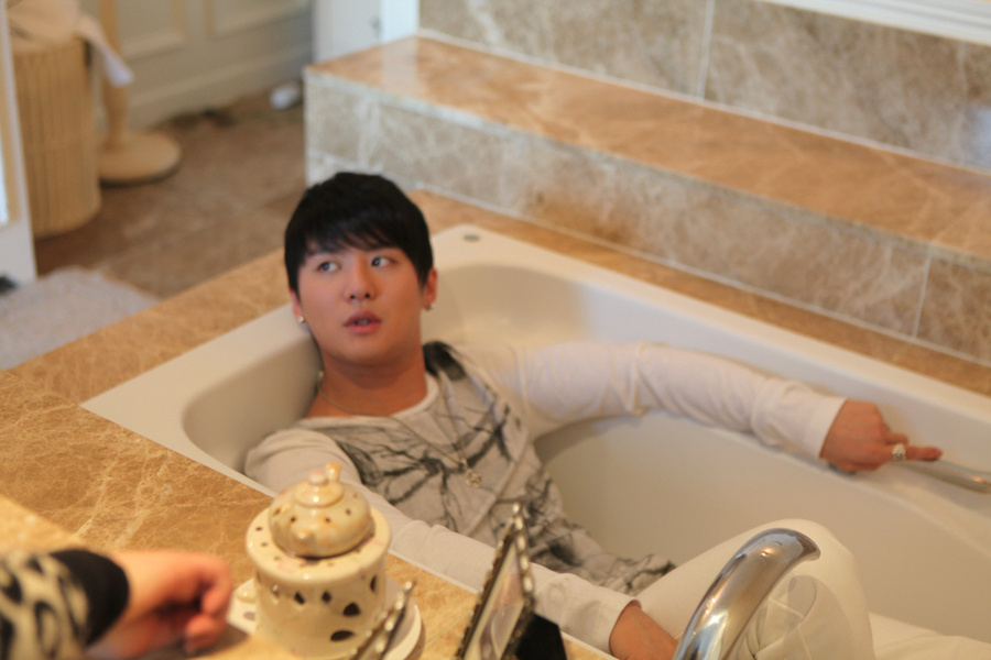 JYJ  Their Rooms New Photos_e0195493_2392821.jpg