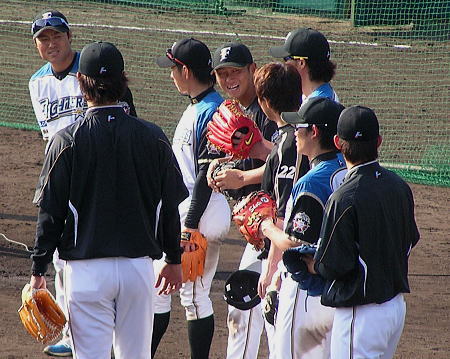 僕らずっと全力で野球少年なんだ　2011年キャンプ・野球教室編_d0113900_15372032.jpg