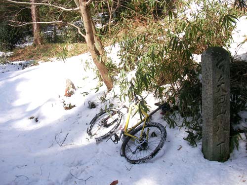 輪行で雪の矢田丘陵へ_d0144550_993438.jpg