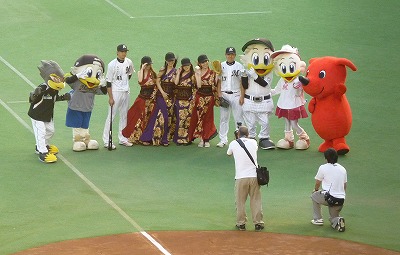 世話焼きマーくん♪_b0166128_10464617.jpg