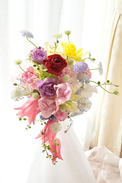 Tulipと赤いRanunculus　 semi-cascade bouquet_c0219357_14204238.jpg