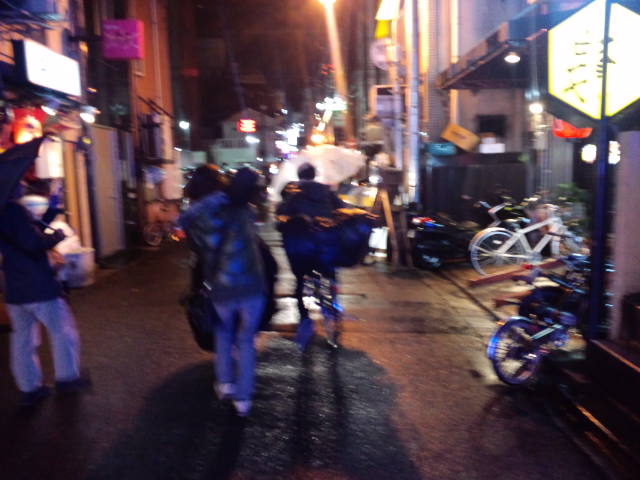 雨の自転車ドラマー！ =3=3_a0160571_2191648.jpg