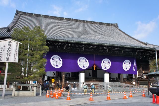 2011冬、雪の京都（2日目 朝の清水寺、イノダの朝食、八坂神社でお祓い、知恩院）_a0125694_2255818.jpg