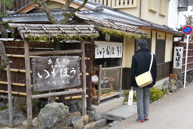 2011冬、雪の京都（2日目 朝の清水寺、イノダの朝食、八坂神社でお祓い、知恩院）_a0125694_22708.jpg