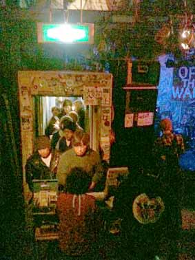 noodles presents“OFF THE WALL in OSAKA”11.2.12_d0131511_2102137.jpg