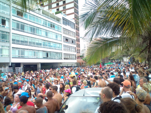 *Up load from RIO DE JANEIRO !! Warming up to CARNAVAL 2011 The Biggest Festival of the World_b0032617_12502415.jpg