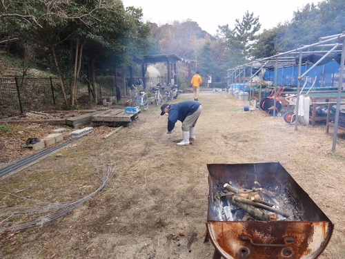 定例活動日:テーブル作り_c0108460_17452952.jpg