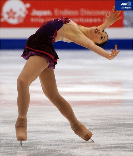 安藤美姫選手、完璧な演技で首位スタート！ －四大陸選手権