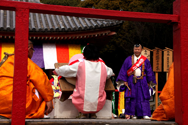 醍醐寺 五大力さん3 餅上げ②_e0048413_2258266.jpg